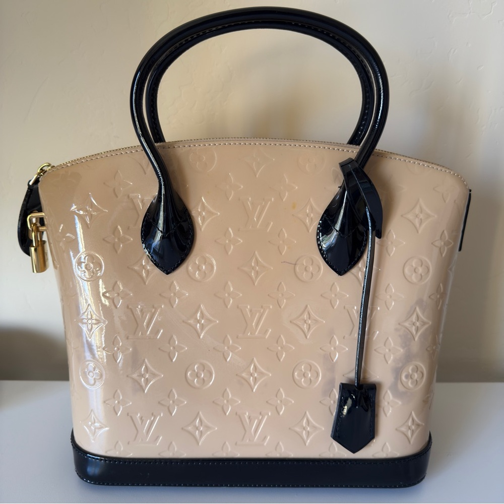 ❤️ AUTHENTIC Louis Vuitton Lockit Beige and Black Vernis Patent Leather LV - Picture 1 of 15